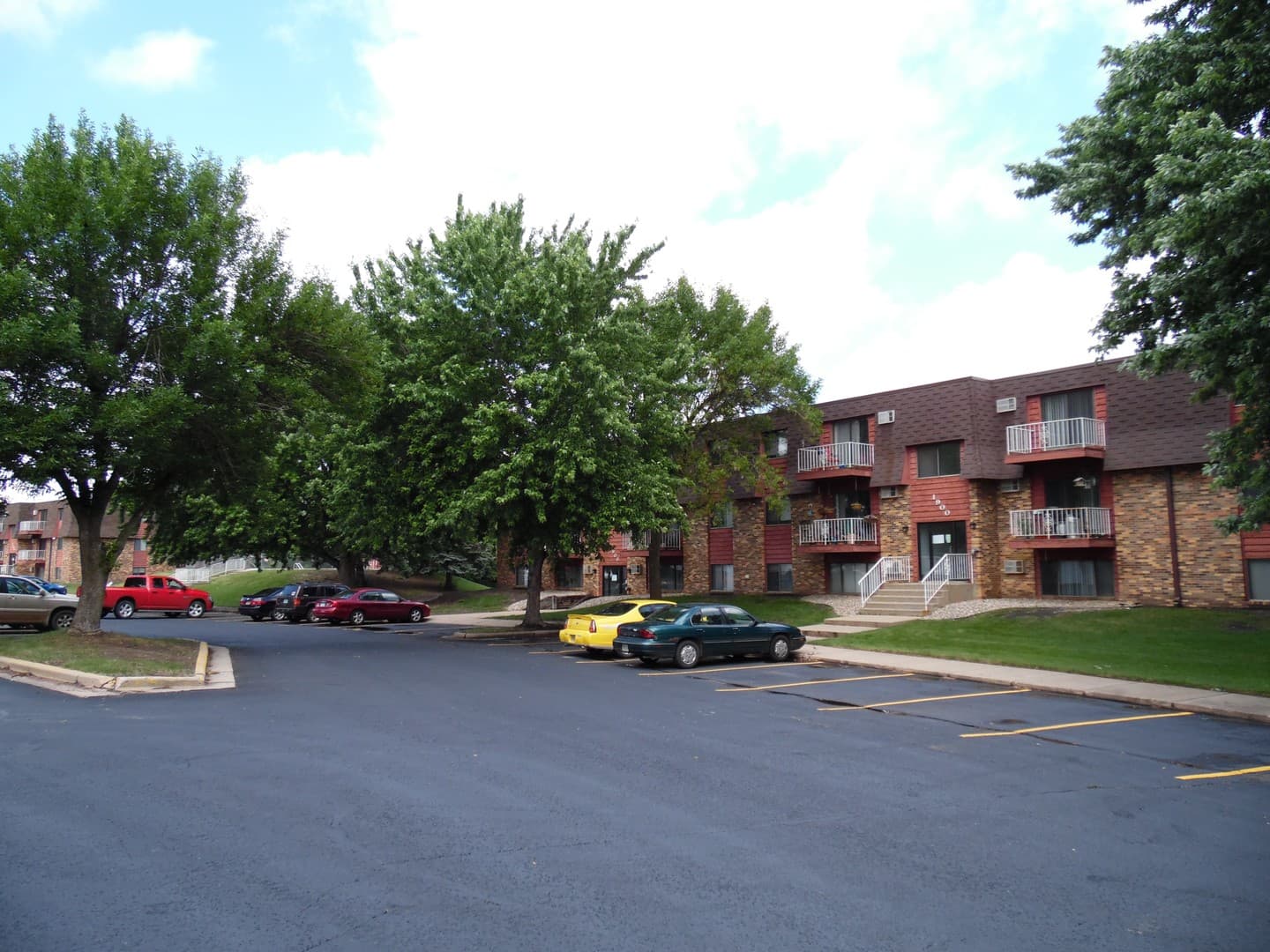 Sioux Falls Apartment: 1900 W 6th St.