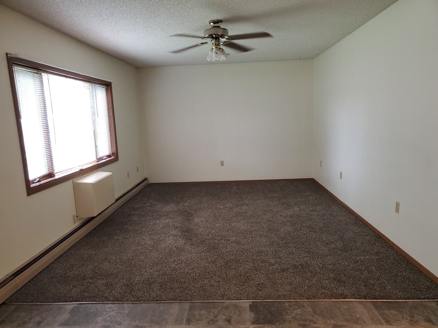 Sioux Falls Apartment: 800-812 S. Sherman Ave.