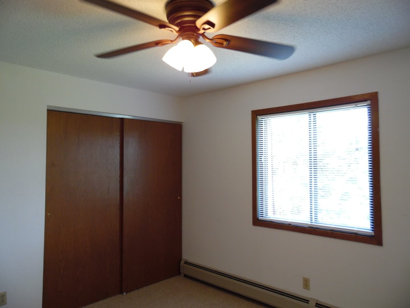Sioux Falls Apartment: 1900 W 6th St.