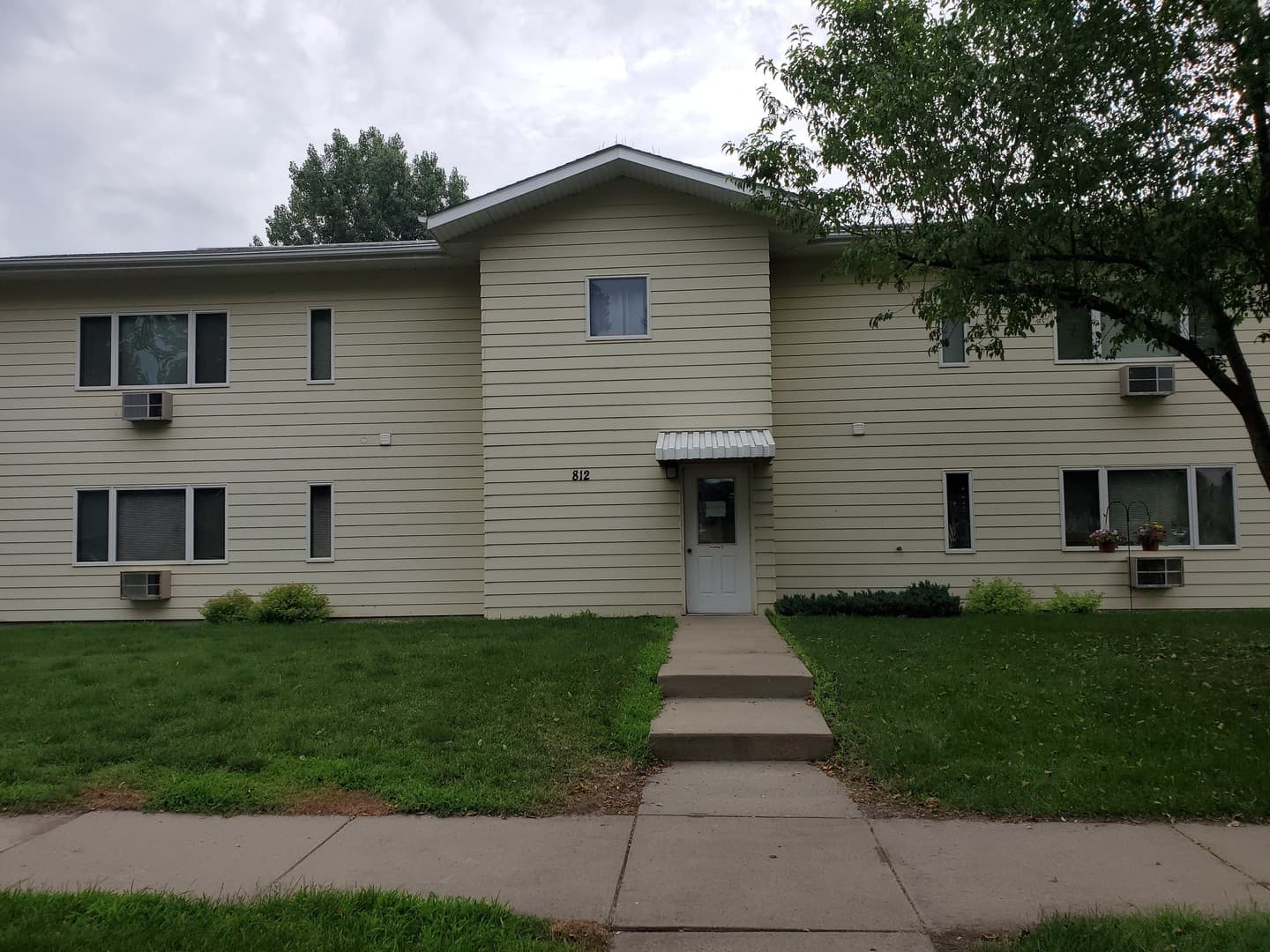 Sioux Falls Apartment: 800-812 S. Sherman Ave.