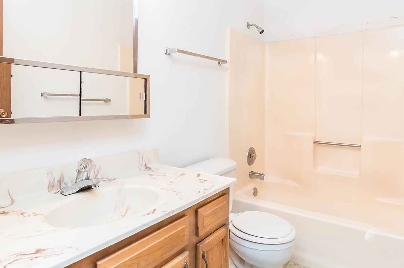 Sioux Falls Apartment: 1900 W 6th St.