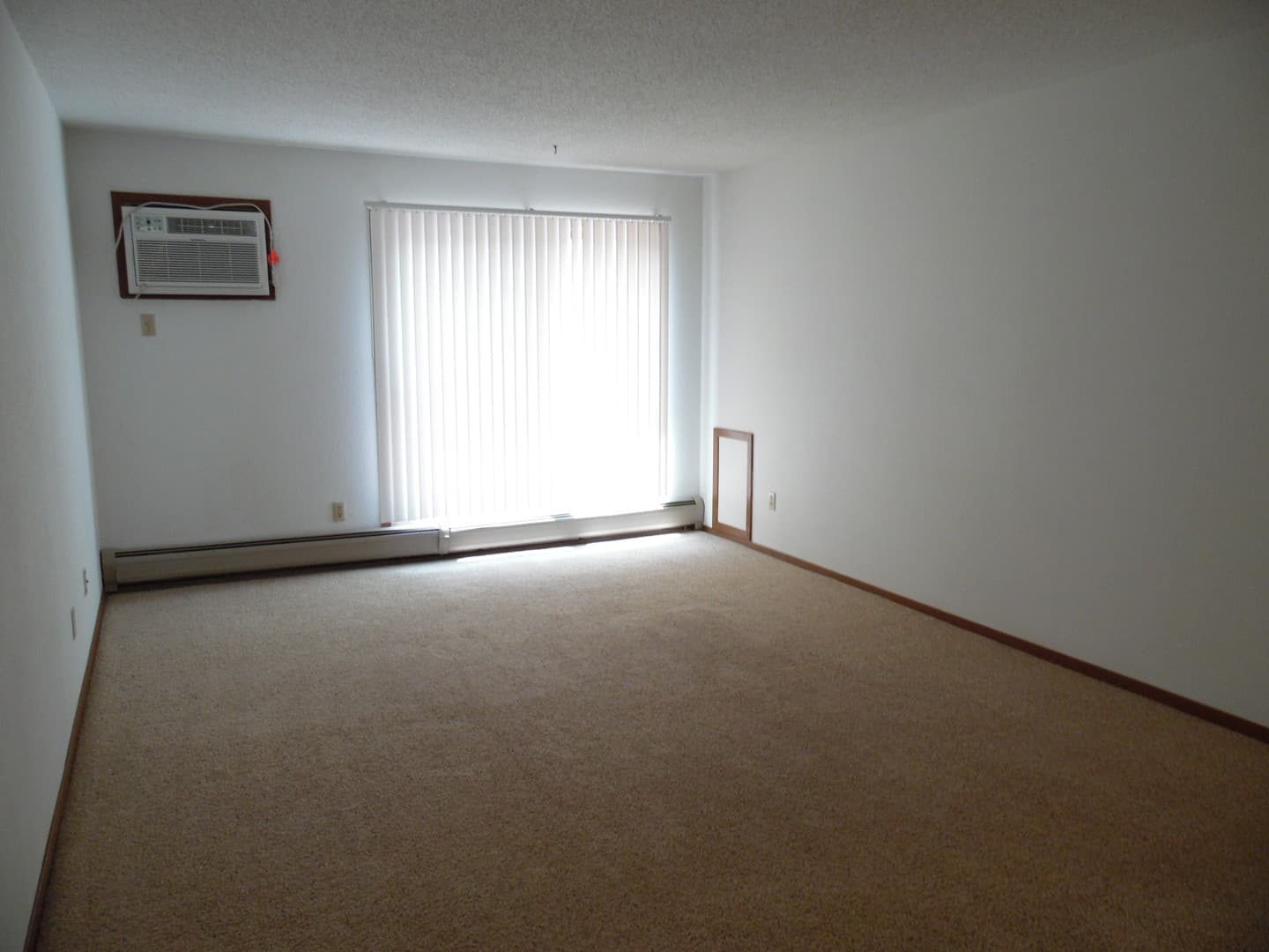 Sioux Falls Apartment: 1900 W 6th St.