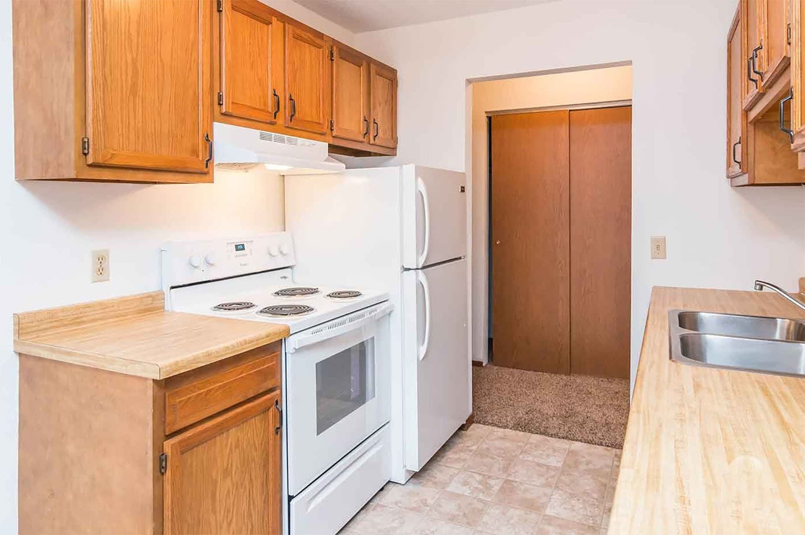 Sioux Falls Apartment: 1900 W 6th St.
