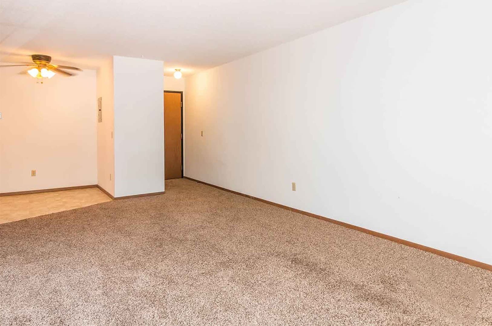Sioux Falls Apartment: 1900 W 6th St.