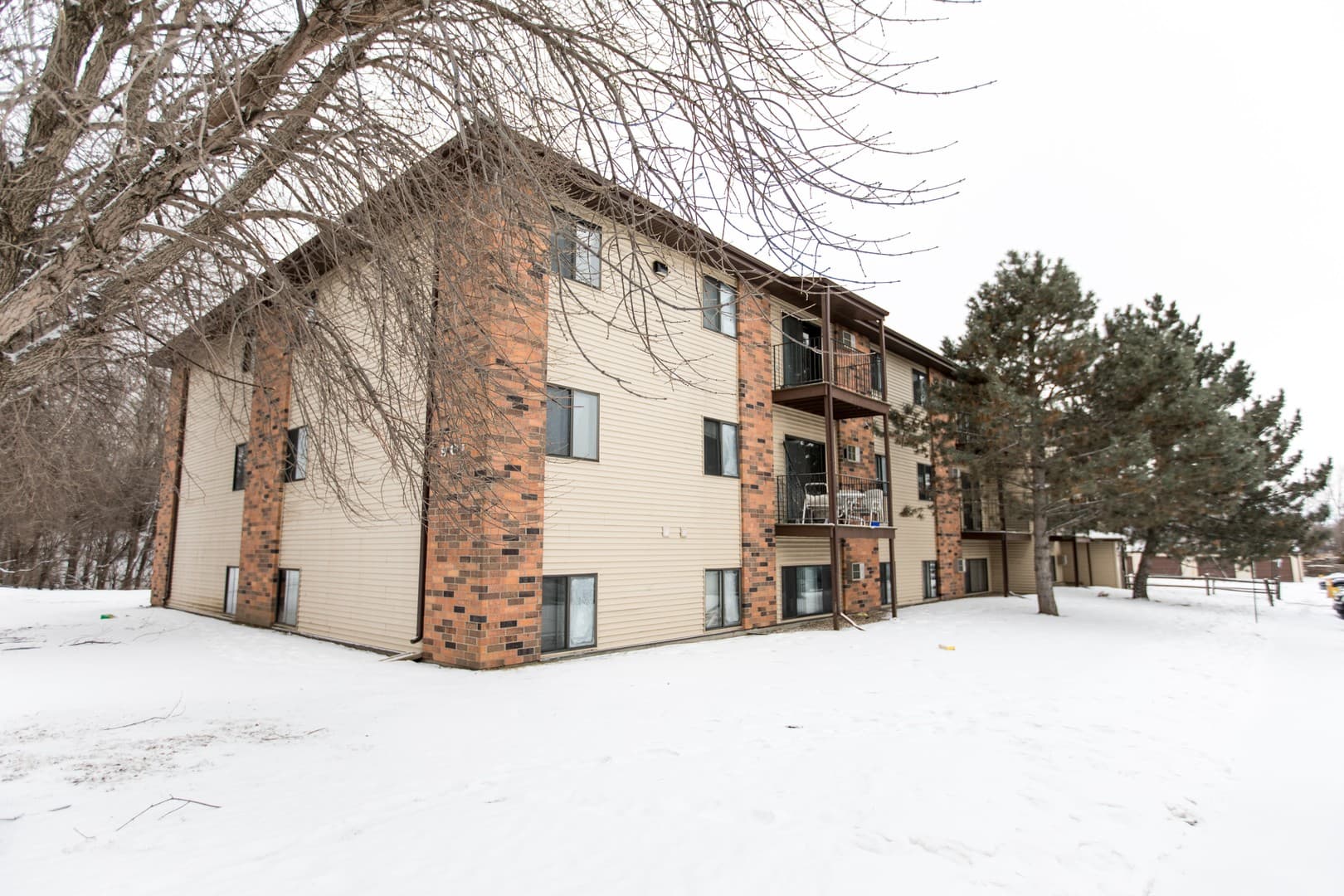 Sioux Falls Apartment: 901-909 N. Cleveland Avenue
