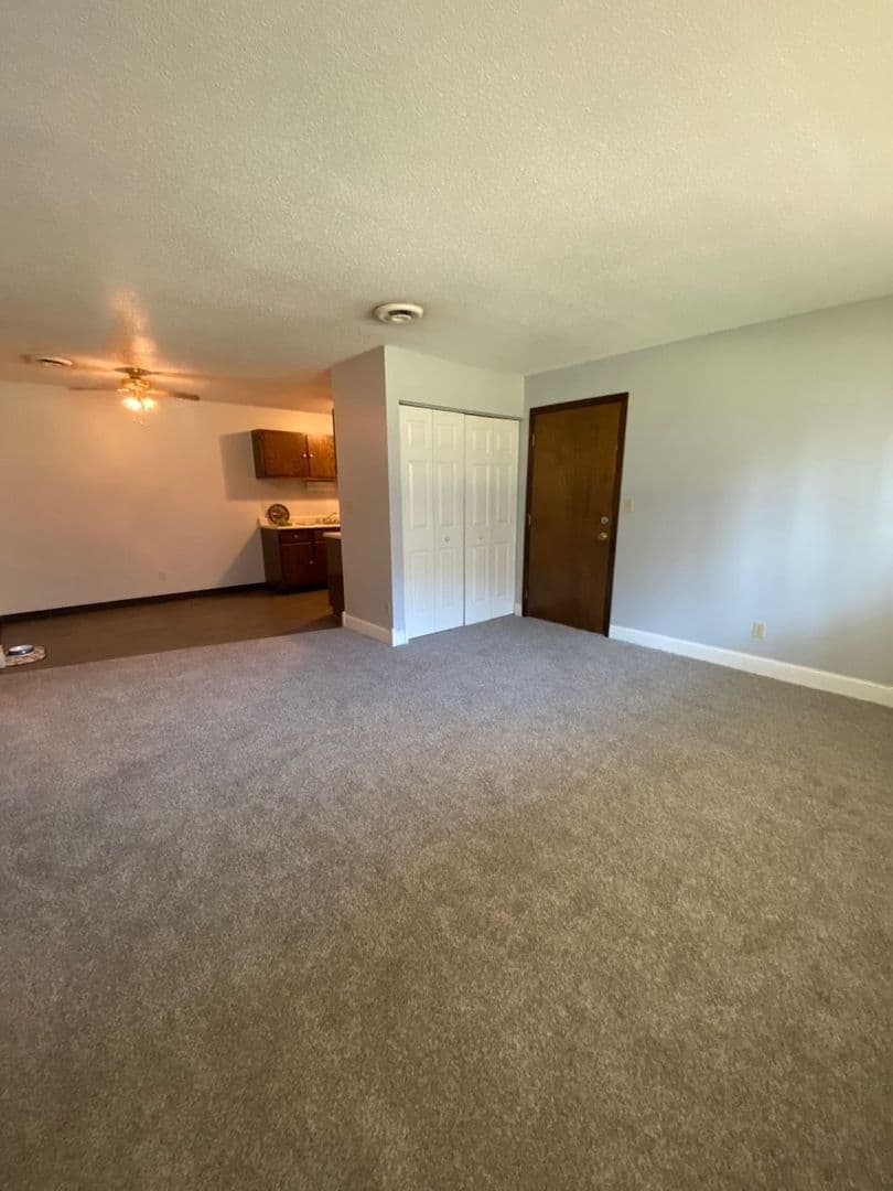 Sioux Falls Apartment: 4213 E 12th St