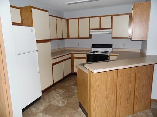Sioux Falls Apartment: 701 S. Lyons Avenue