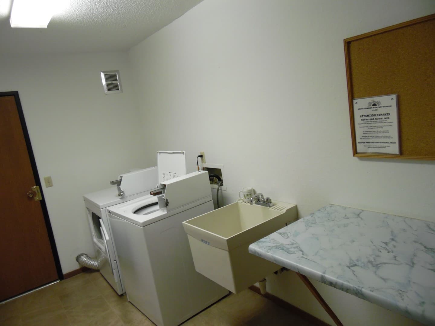 Sioux Falls Apartment: 1900 W 6th St.