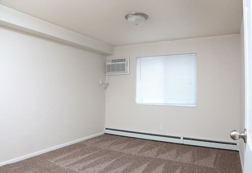 Sioux Falls Apartment: 1311 N Cleveland Ave