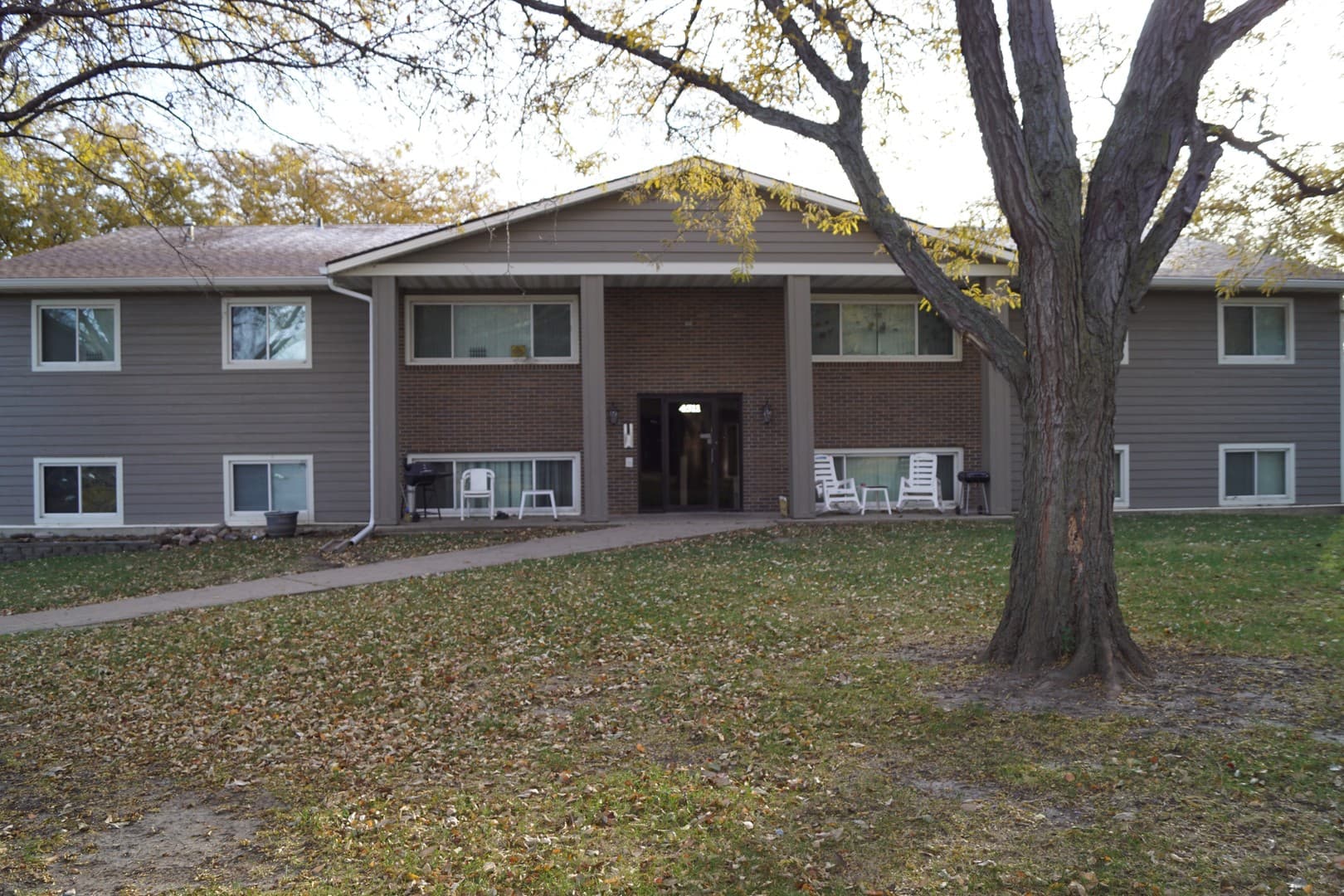Sioux Falls Apartment: 4400 S Louise Avenue
