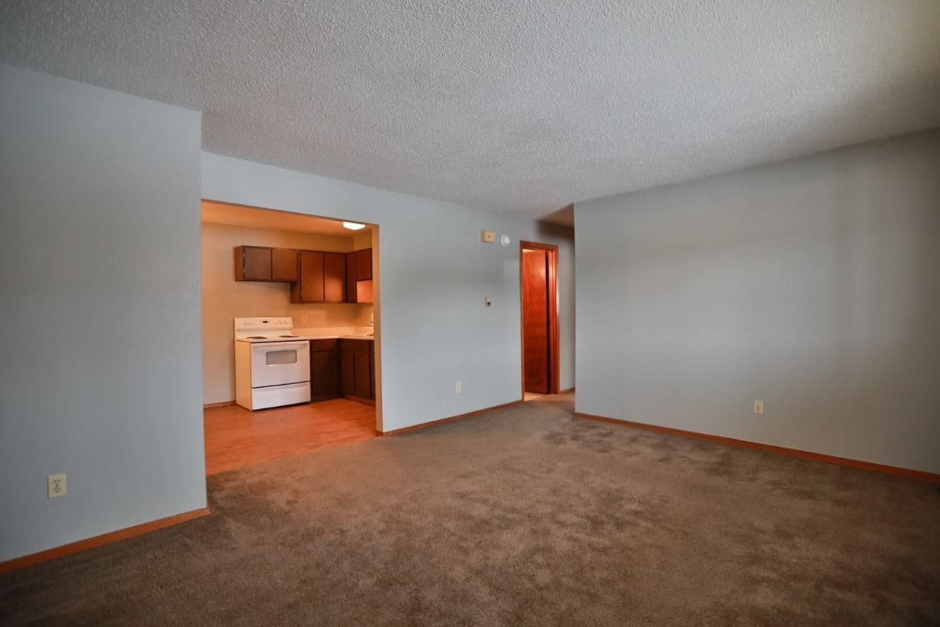 Sioux Falls Apartment: 1000-1020 N. Covell Avenue