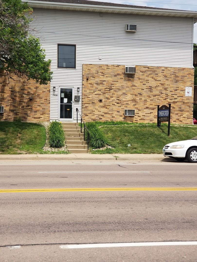 Sioux Falls Apartment: 1908 E. Rice Street