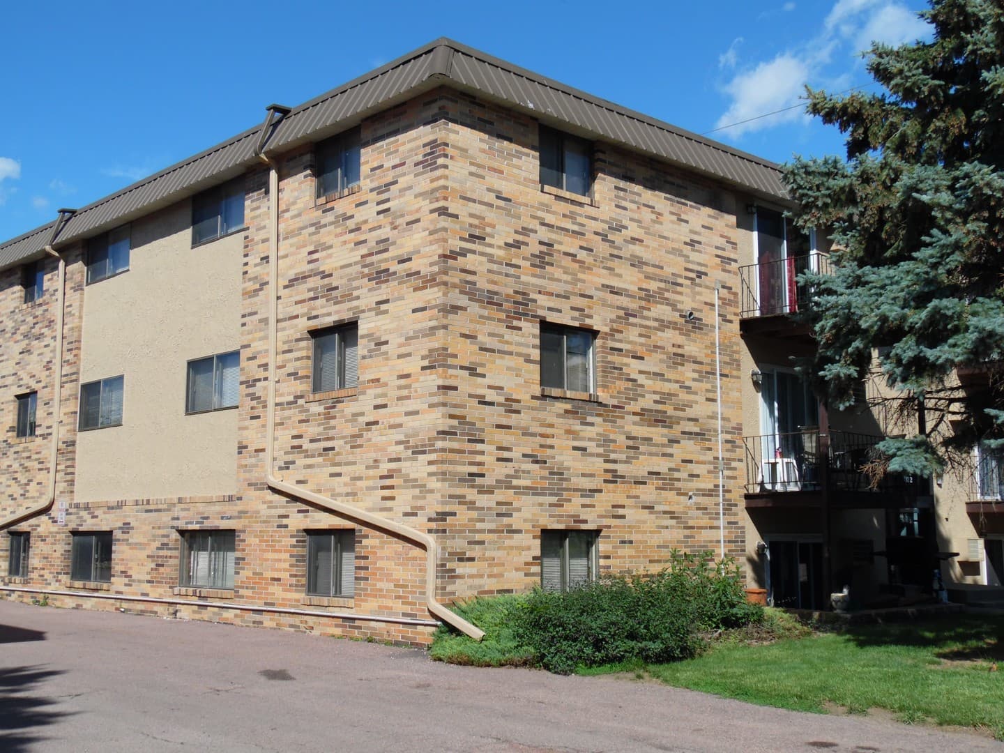 Sioux Falls Apartment: 1201-1209 N. Prairie Avenue