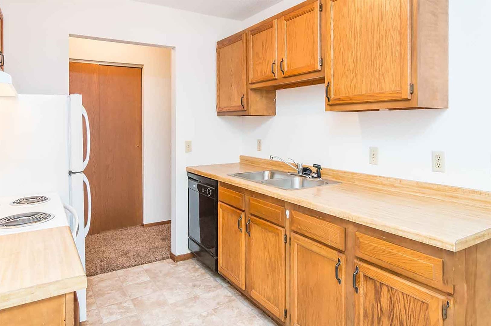 Sioux Falls Apartment: 1900 W 6th St.