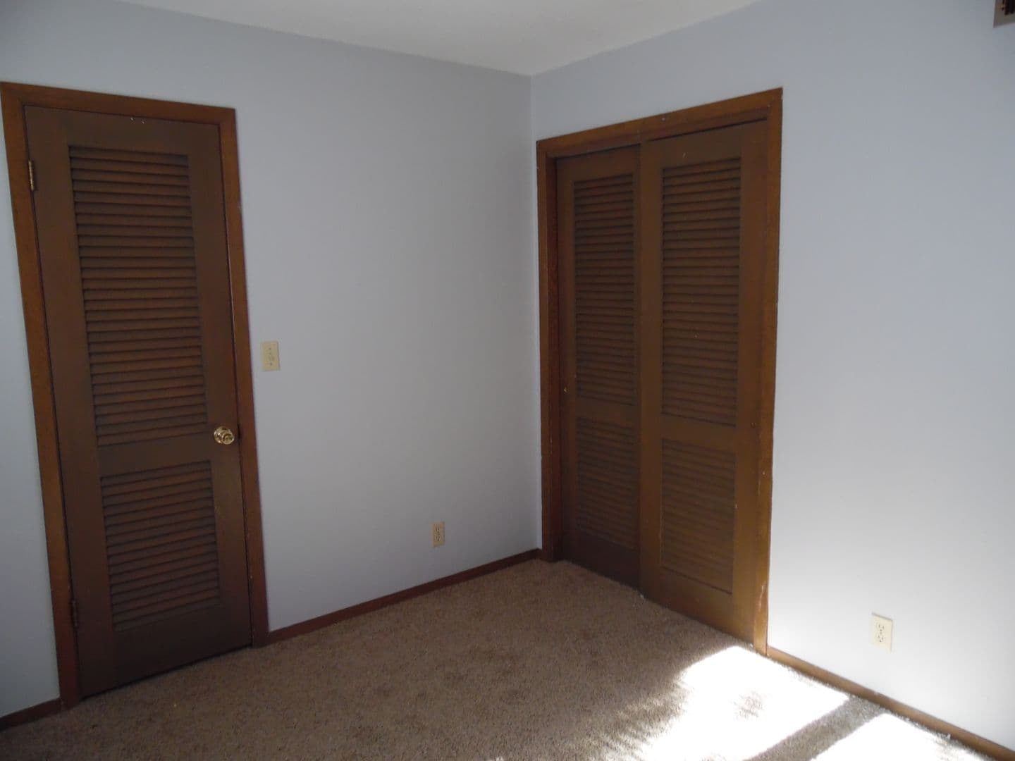 Sioux Falls Apartment: 400 N. Lake Avenue