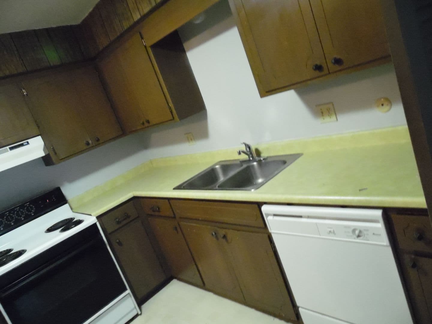 Sioux Falls Apartment: 400 N. Lake Avenue