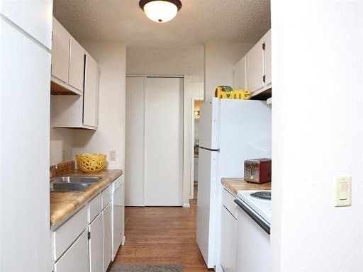 Sioux Falls Apartment: 1311 N Cleveland Ave