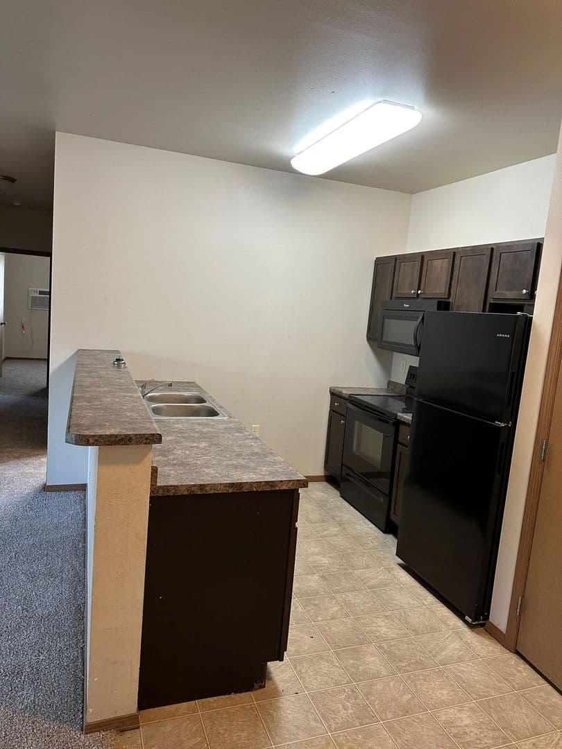 Sioux Falls Apartment: 950 N Cliff Ave