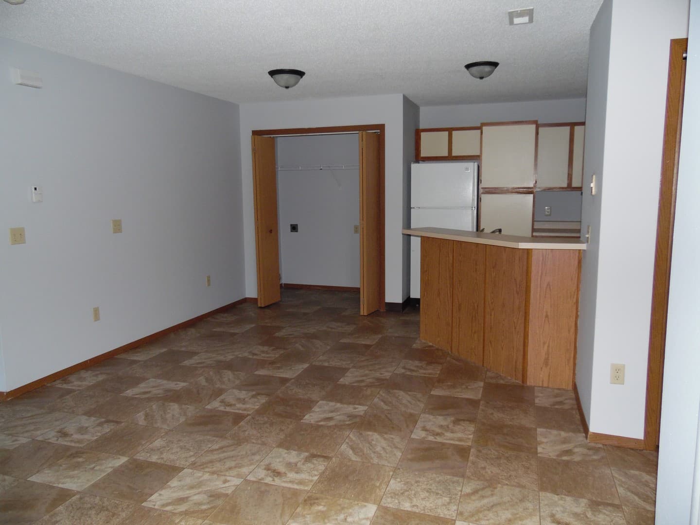 Sioux Falls Apartment: 701 S. Lyons Avenue
