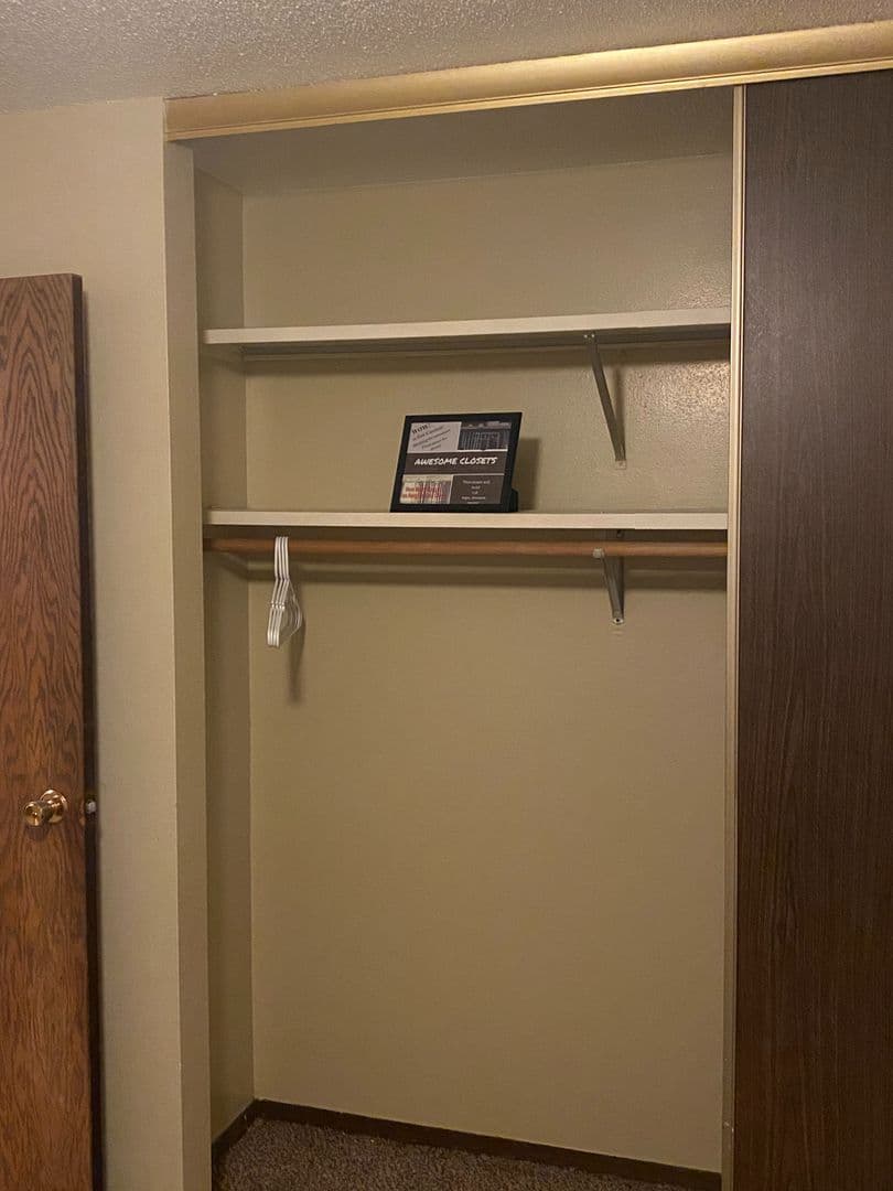 Sioux Falls Apartment: 1600 S. Rock Creek Dr.