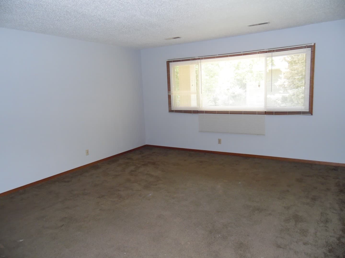 Sioux Falls Apartment: 4400 S Louise Avenue