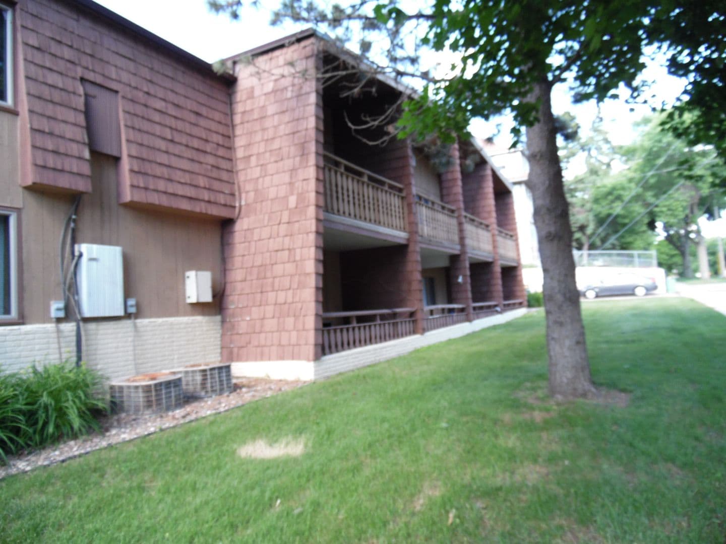 Sioux Falls Apartment: 400 N. Lake Avenue