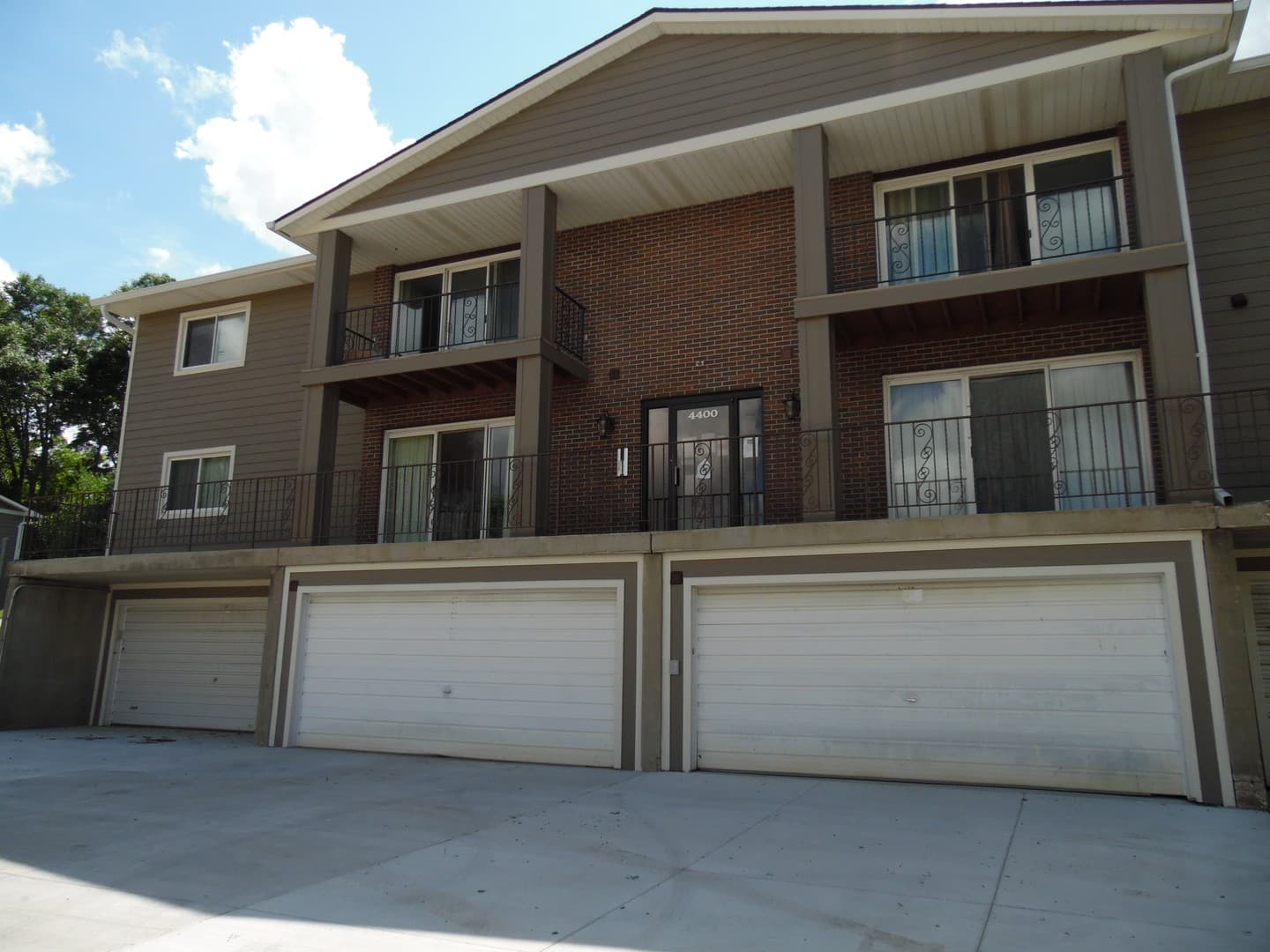 Sioux Falls Apartment: 4400 S Louise Avenue