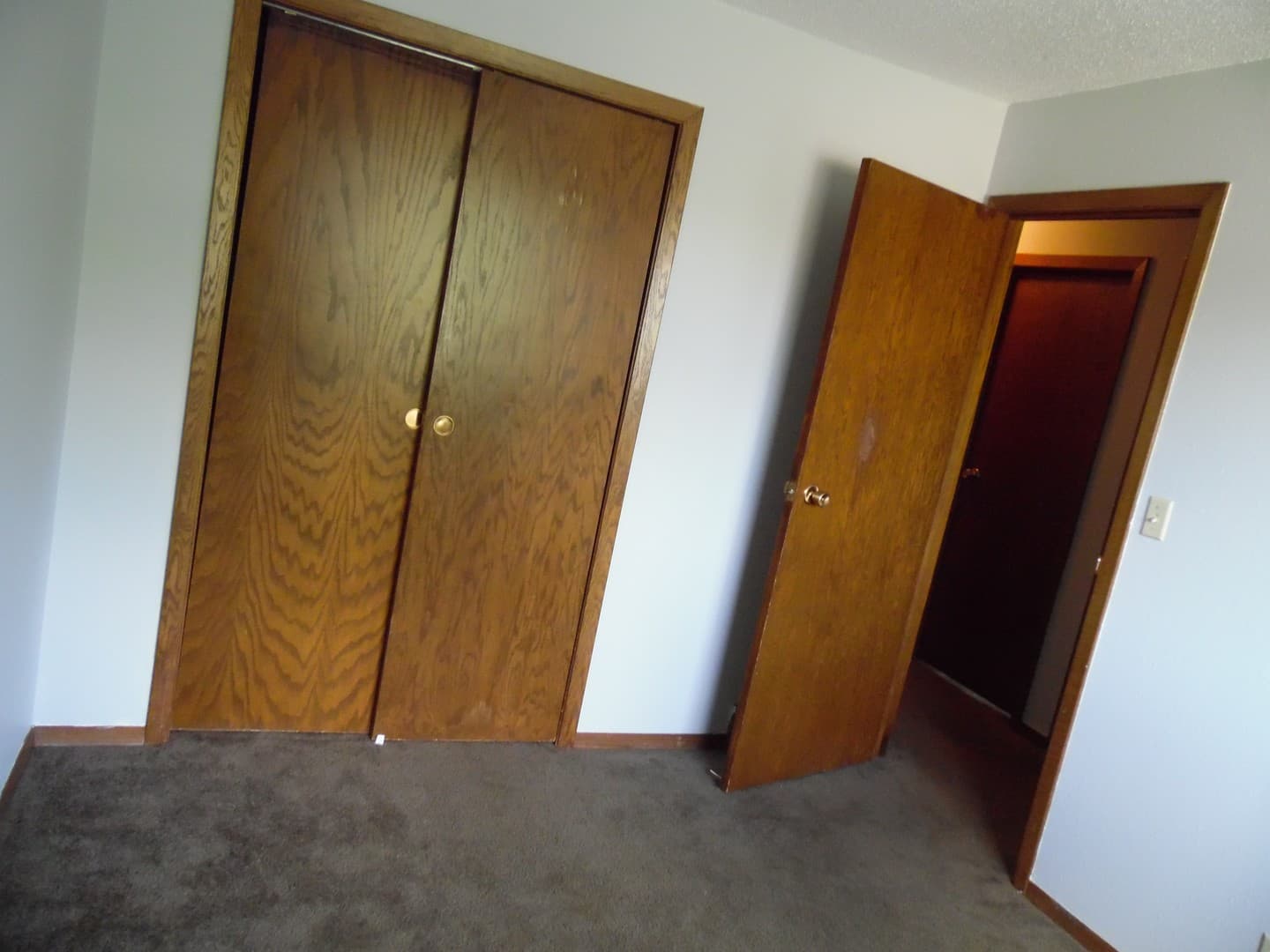 Sioux Falls Apartment: 4400 S Louise Avenue