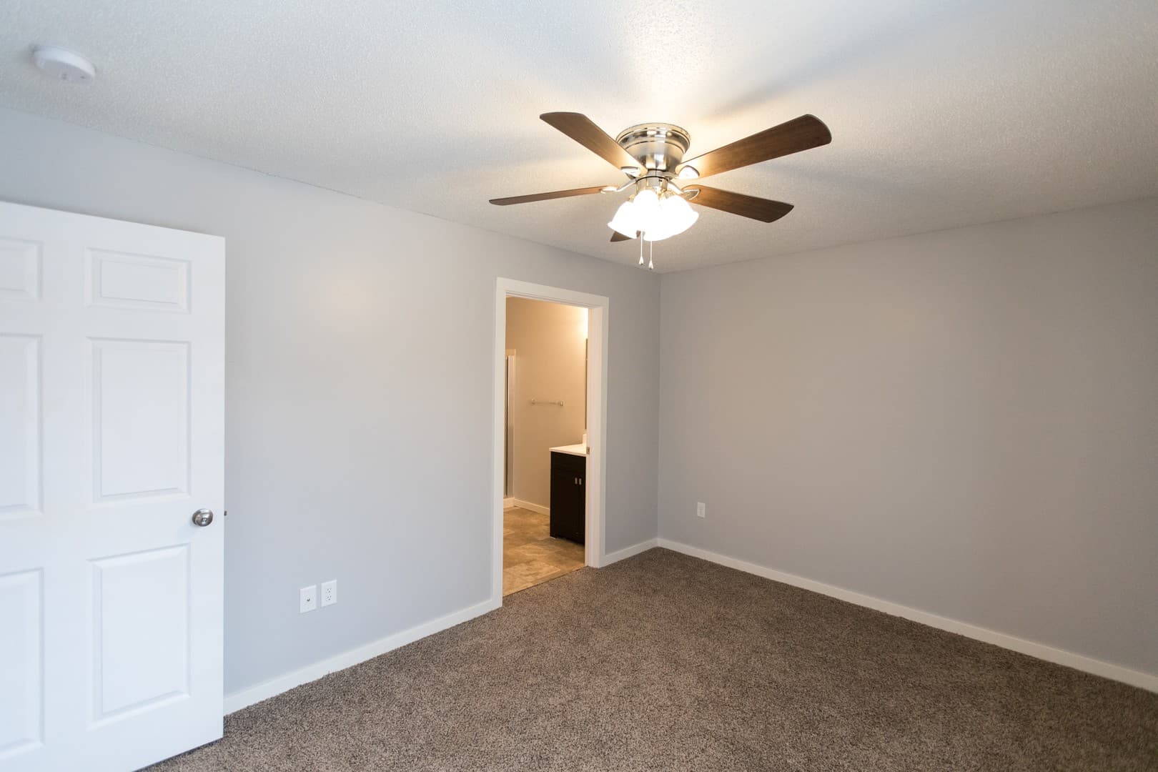 Sioux Falls Apartment: 701 S. Lyons Avenue