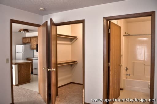Sioux Falls Apartment: 609 N Cleveland Ave