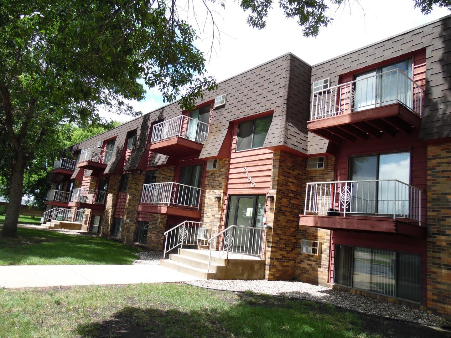 Sioux Falls Apartment: 1900 W 6th St.
