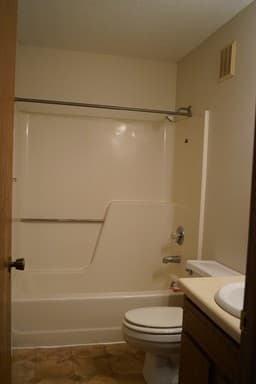 Sioux Falls Apartment: 1301 S. Cleveland
