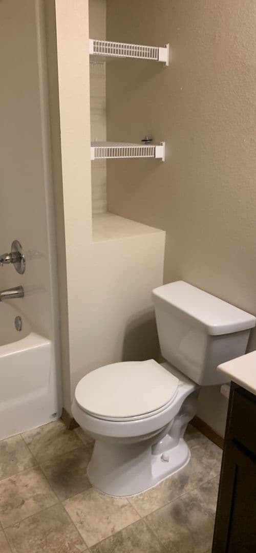 Sioux Falls Apartment: 950 N Cliff Ave