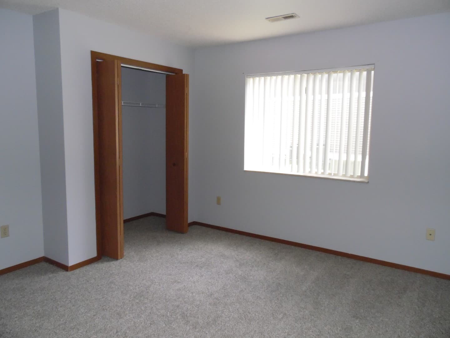 Sioux Falls Apartment: 701 S. Lyons Avenue