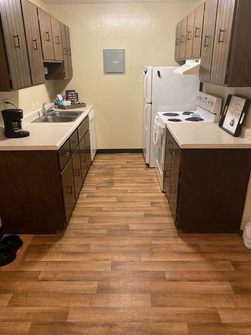 Sioux Falls Apartment: 1600 S. Rock Creek Dr.