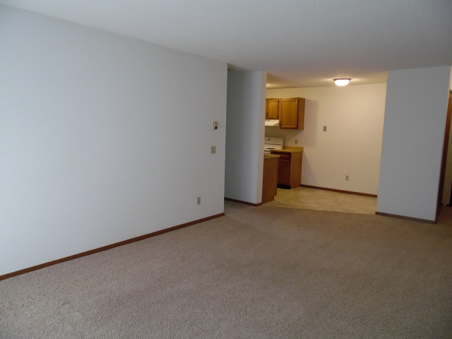 Sioux Falls Apartment: 1900 W 6th St.