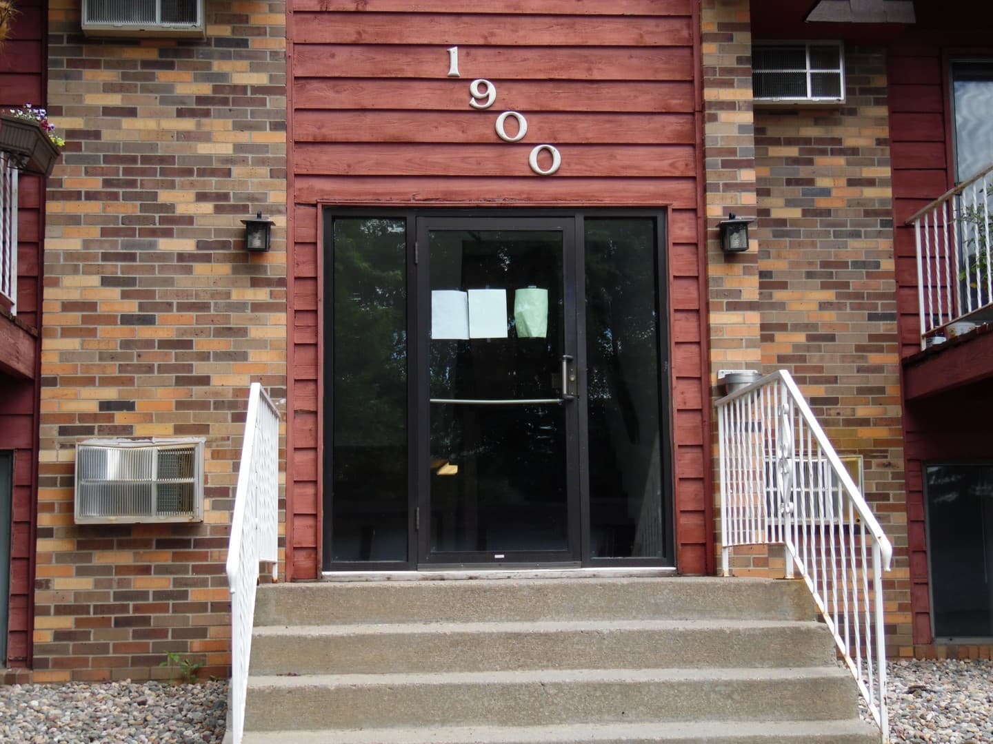 Sioux Falls Apartment: 1900 W 6th St.