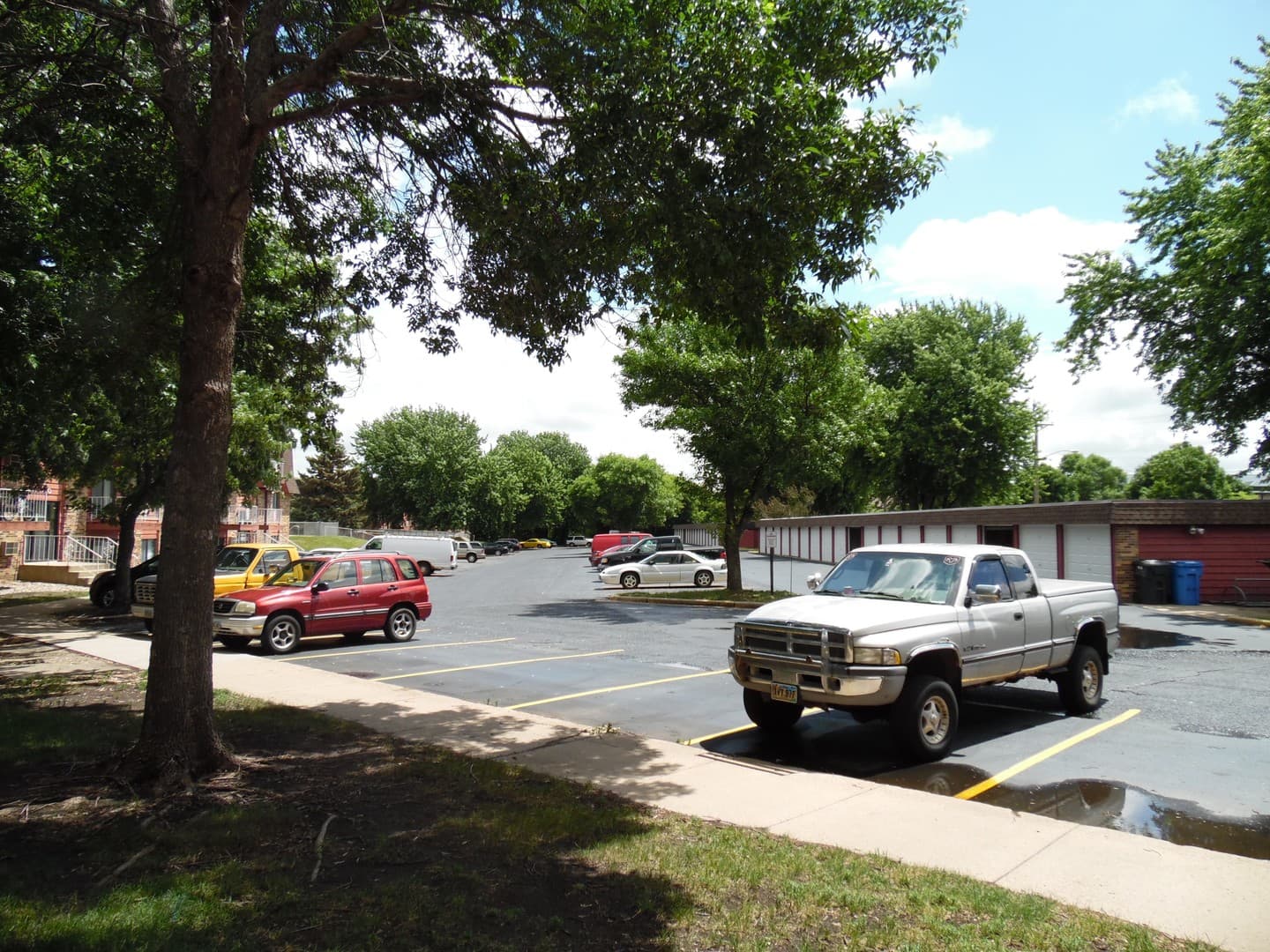 Sioux Falls Apartment: 1900 W 6th St.