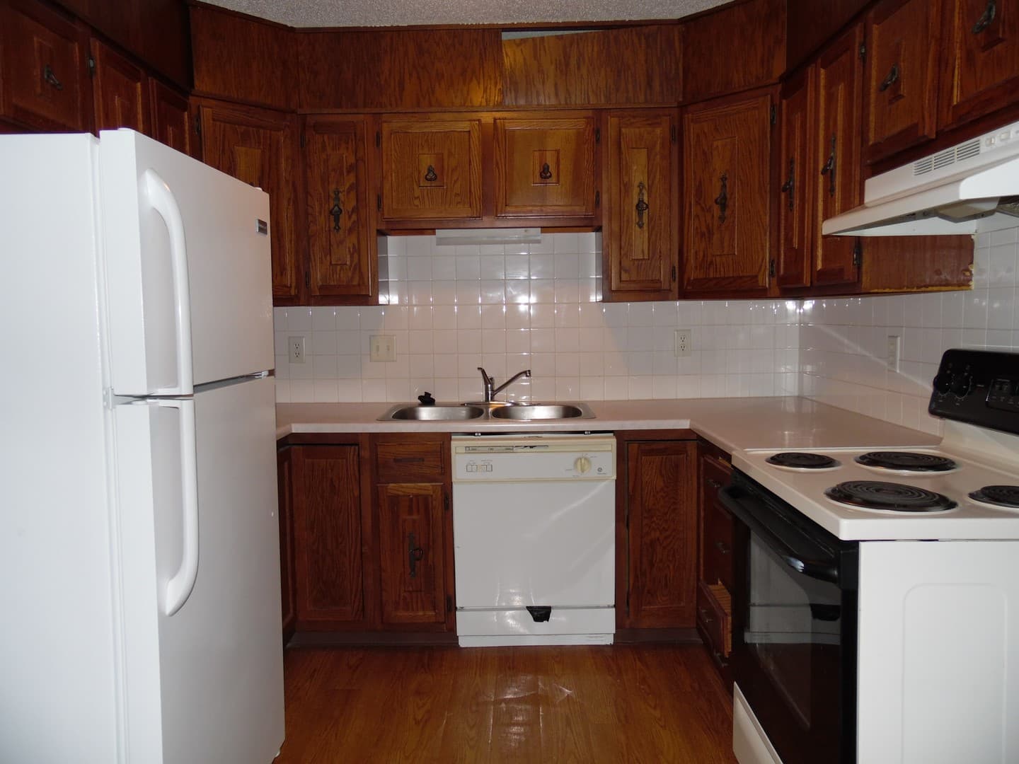 Sioux Falls Apartment: 4400 S Louise Avenue