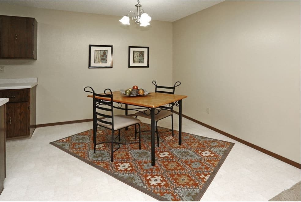 Sioux Falls Apartment: 1600 S. Rock Creek Dr.