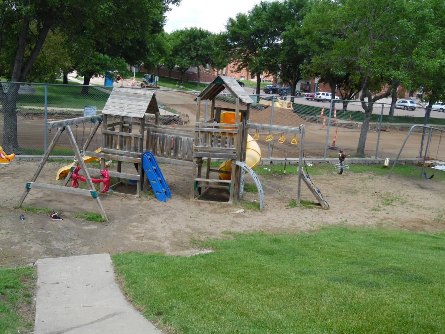 Sioux Falls Apartment: 4400 S Louise Avenue