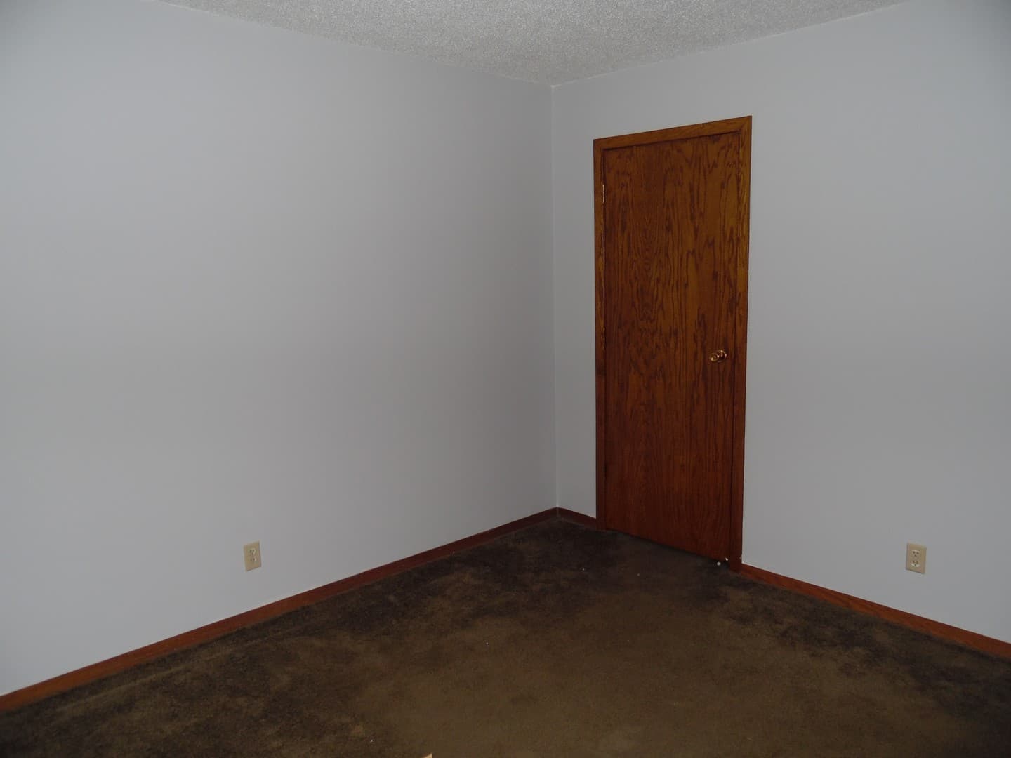 Sioux Falls Apartment: 4400 S Louise Avenue
