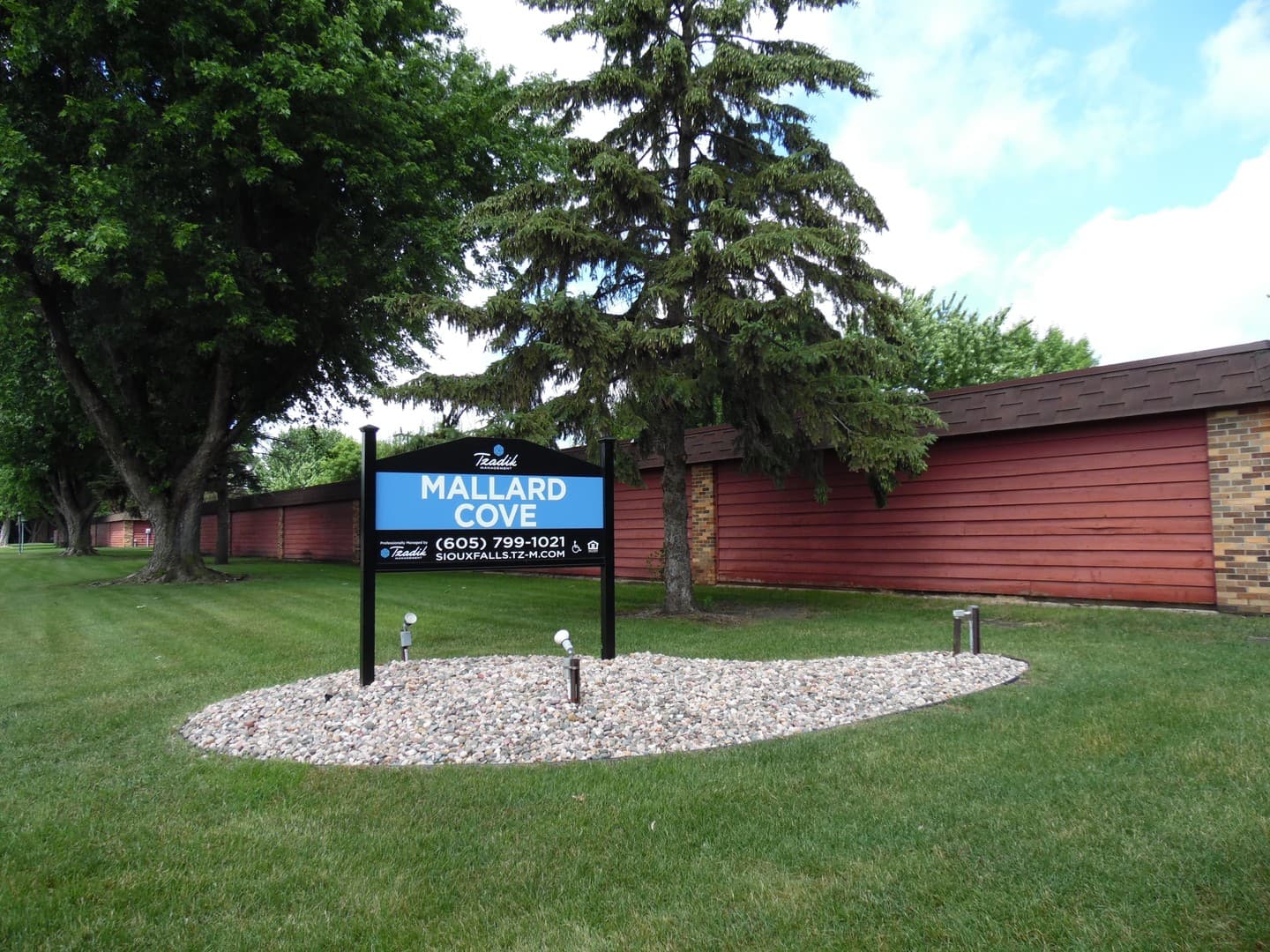 Sioux Falls Apartment: 1900 W 6th St.