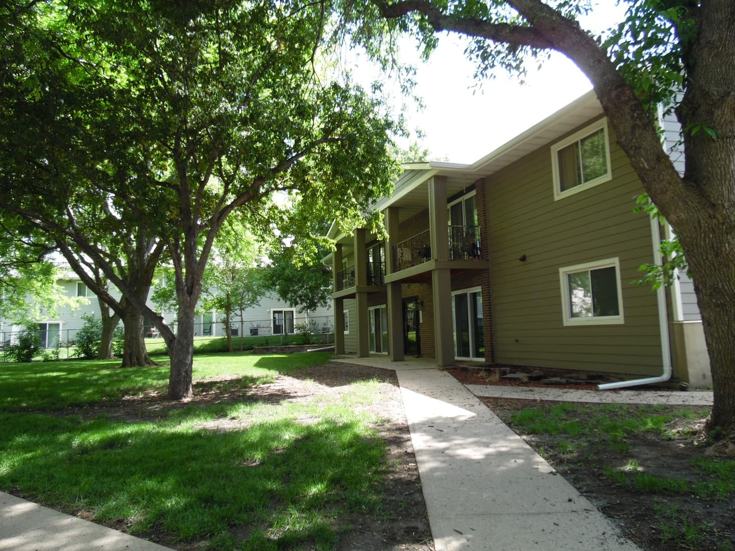 Sioux Falls Apartment: 4400 S Louise Avenue