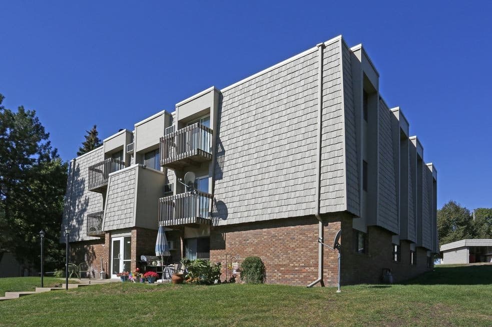 Sioux Falls Apartment: 1600 S. Rock Creek Dr.
