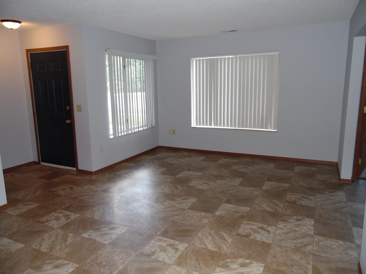 Sioux Falls Apartment: 701 S. Lyons Avenue