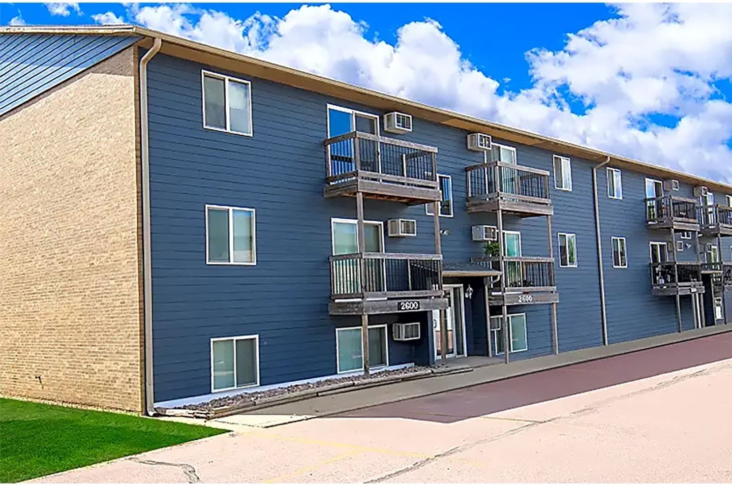 Sioux Falls Apartment: 221 N. Cleveland