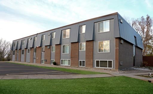 Sioux Falls Apartment: 1311 N Cleveland Ave