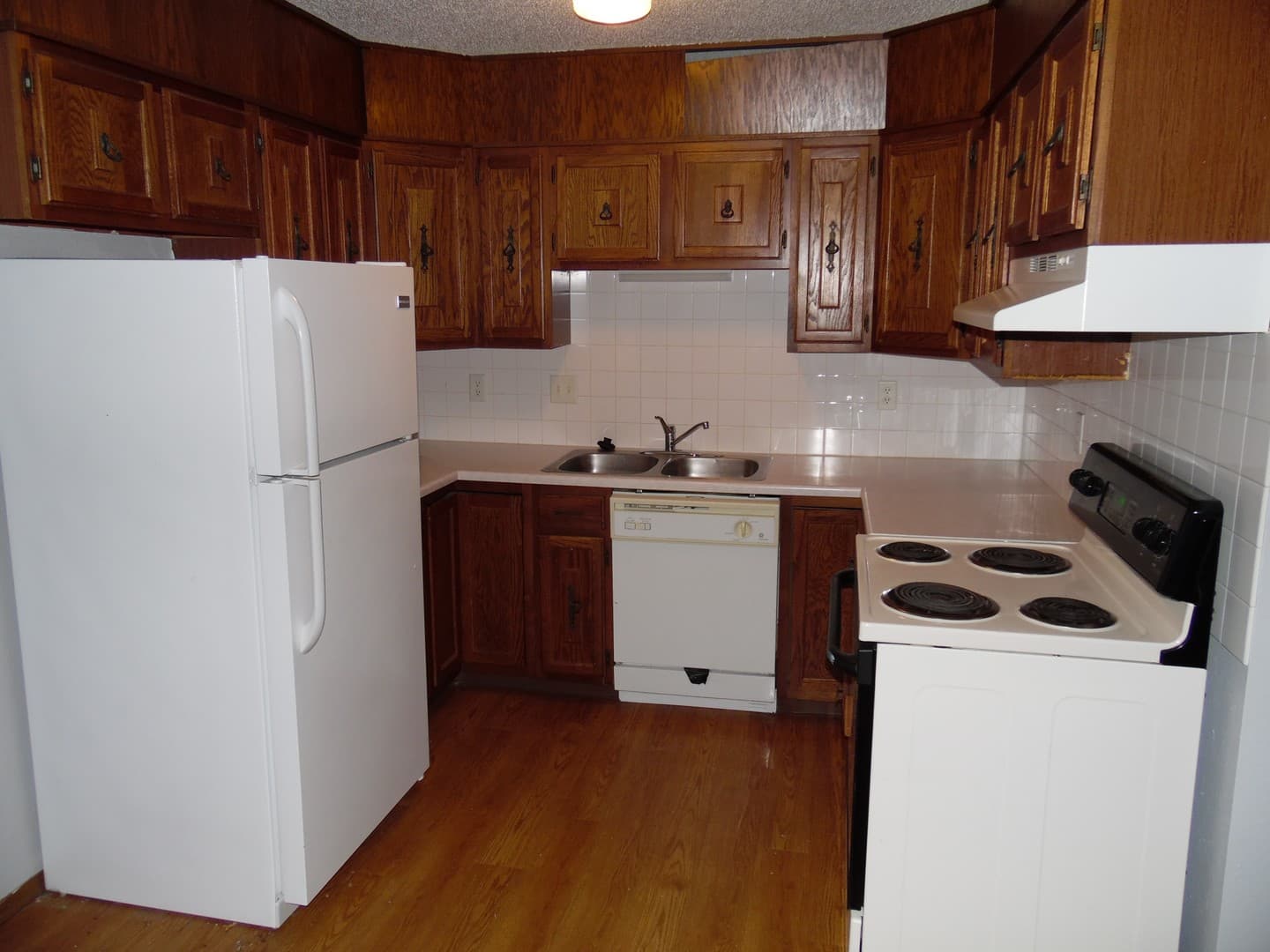 Sioux Falls Apartment: 4400 S Louise Avenue