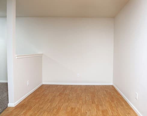 Sioux Falls Apartment: 1311 N Cleveland Ave
